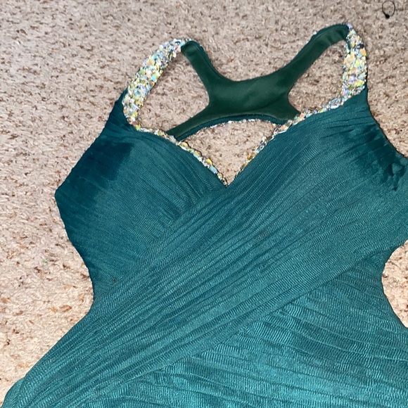 Emerald Green Hoco/Prom Dress - Picture 2 of 8